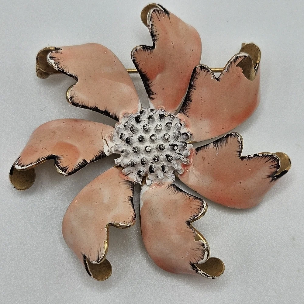 VINTAGE Weiss Signed 3D Pink Enamel Flower Gold Tone Brooch Pin
